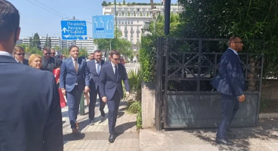 Mucunski në takim me Gerapetritis – në fokus bashkëpunimi dypalësh, ekonomia dhe investimet