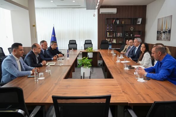 VLEN takon përfaqësuesit e Institutit Republikan Ndërkombëtar (IRI)