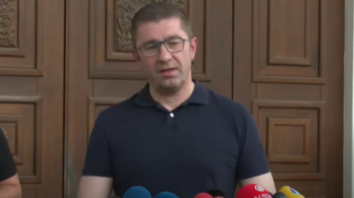 (VIDEO) Mickoski bëhet pishman, nuk do të ketë tatim shtesë për beqarët