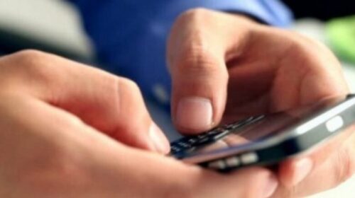 Anketa e AKE-së: Të miturit në Maqedoni kalojnë mesatarisht deri në pesë orë në ditë në internet