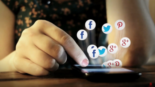 (VIDEO) Të miturit e përdorin internetin rreth pesë orë në ditë
