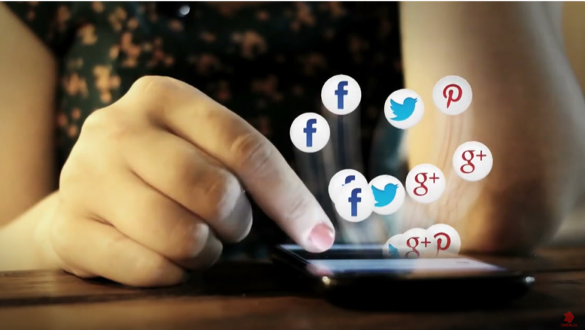 (VIDEO) Të miturit e përdorin internetin rreth pesë orë në ditë