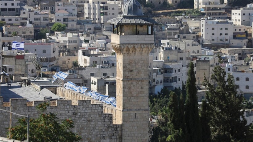 Izraeli ia transferon këshillit të kolonëve autoritetin e Xhamisë së profetit Ibrahim