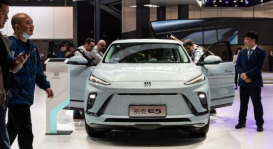 Shitjet e makinave elektrike rriten në nivel global, dominon Kina