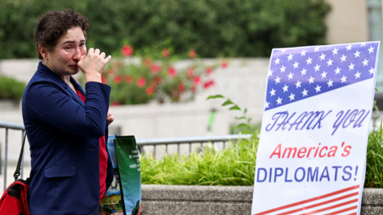 DASH pushon nga puna më shumë se 1300 punonjës, Trump vazhdon të “shkurtojë” shërbimin civil