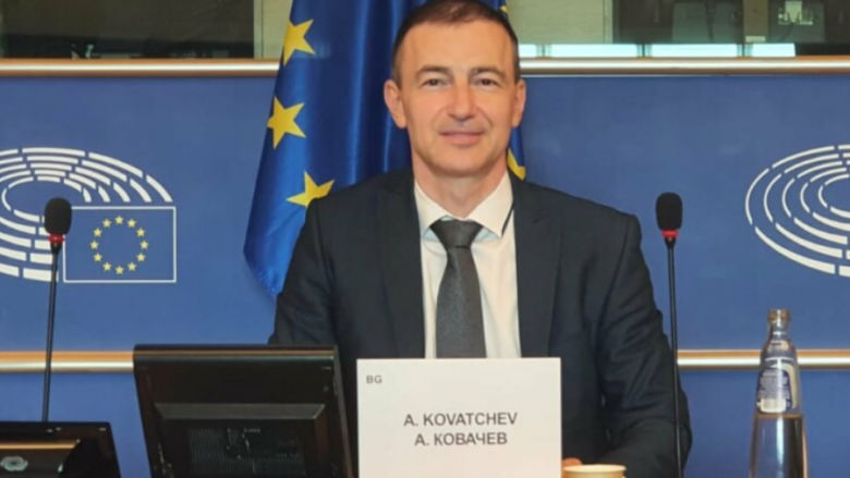 Kovaçev: Temat mbi identitetin dhe gjuhën nuk kanë vend në një raport mbi një vend që aplikon për anëtarësim në BE