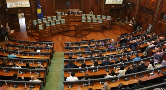 Gjykata Kushtetuese e Kosovës “ngrin” funksionin e deputetëve nga 27 korriku deri më 8 gusht