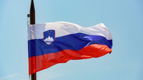 Sllovenia bëhet shteti i parë evropian që ndalon tregtinë me armë me Izraelin