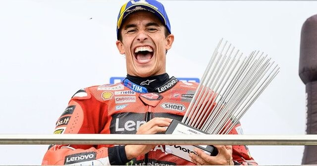 MotoGP/ Marc Marquez nga një planet tjetër, në podium ngjiten edhe Alex dhe Bagnaia…
