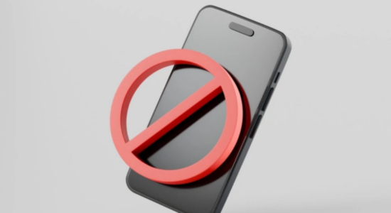Holandë/ Ndalimi i telefonave inteligjentë në shkolla përmirësoi procesin mësimor