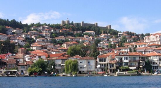 Një burrë 49-vjeçar u mbyt në liqenin e Ohrit
