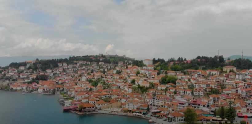 (VIDEO) UNESCO i la afat Ohrit edhe një vit për të mos e hequr nga lista