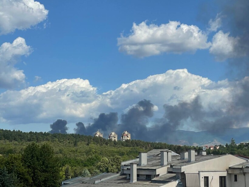 Zjarr në Vizbeg, zjarrfikësit e Shkupit intervenojnë me katër automjete