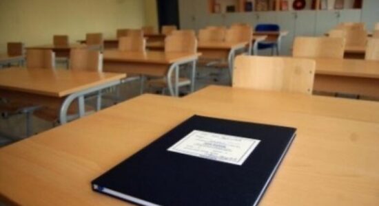 Kallëzim penal ndaj drejtoreshës së një shkolle, e punësoi të bijën pa arsim adekuat