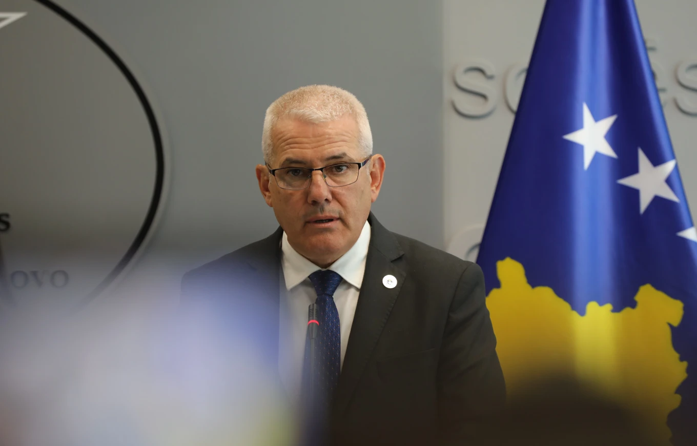 Sveçla: Numri nga i cili u bë kërcënimi me bombë është i lidhur me kriminelin, Ratko Mladiq
