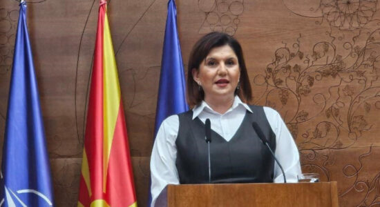 (VIDEO) Kryetarja e antikorrupsionit dorëzoi dorëheqjen në Kuvend
