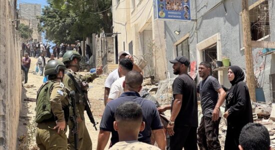 Izraeli arreston 30 palestinezë në Bregun Perëndimor, përfshirë nxënës të shkollave të mesme