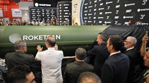 Turqia zbulon raketën e saj të parë hipersonike në panairin ndërkombëtar të mbrojtjes në Stamboll