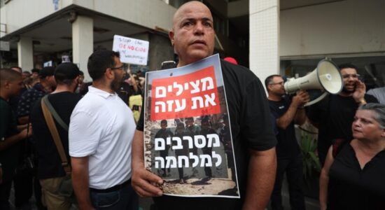 Protesta në Tel Aviv kundër luftës dhe politikës së urisë së Izraelit në Gaza
