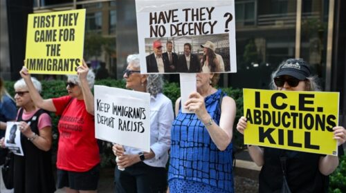 Mbrojtësit e të drejtave të emigrantëve mbajnë një protestë të heshtur në New York City