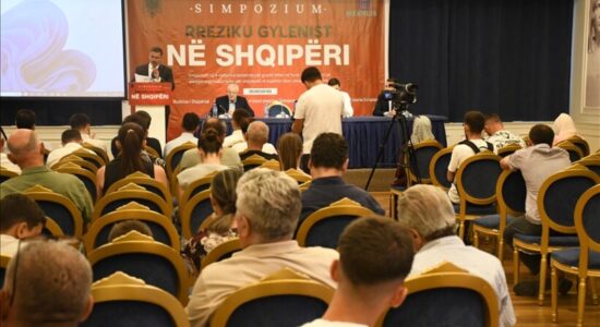 Mbahet simpoziumi me temë “Rreziku gylenist në Shqipëri”