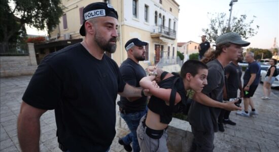 Policia izraelite ndërhyn me forcë në protestën në Haifa për Gazën, 20 të arrestuar