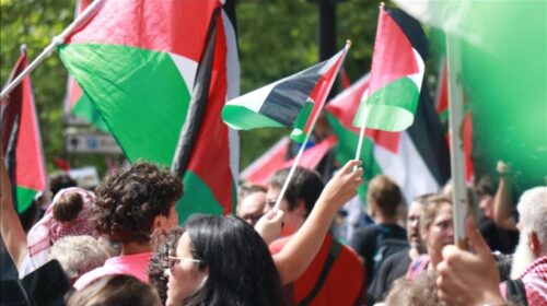 Dhjetëra demonstrues mblidhen në Paris për të treguar mbështetje për Gazën