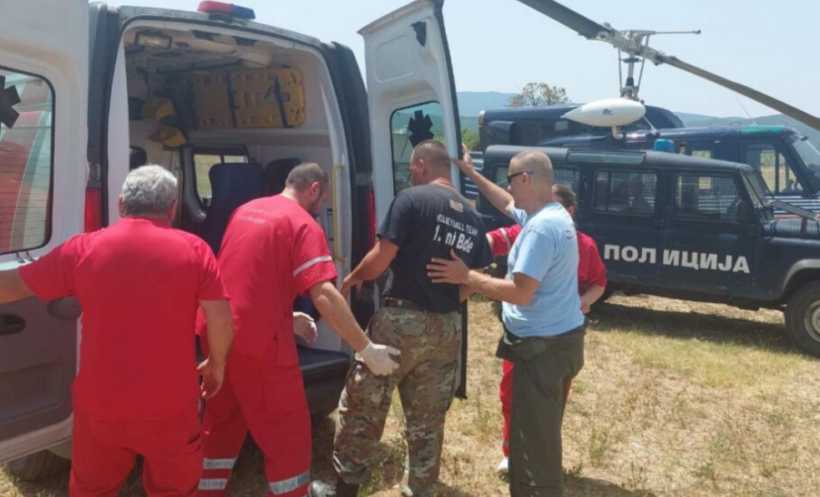 Ushtari i lënduar gjatë shuarjes së zjarrit, evakuohet me helikopter