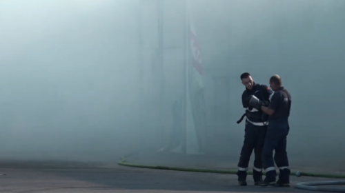 (VIDEO) Zjarret! Ndalohen tre të mitur, kapen me benzinë shkrepëse dhe petarda