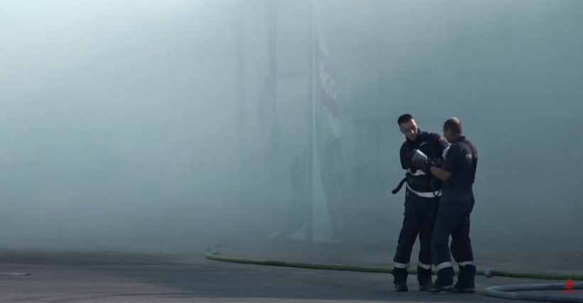 (VIDEO) Zjarret! Ndalohen tre të mitur, kapen me benzinë shkrepëse dhe petarda