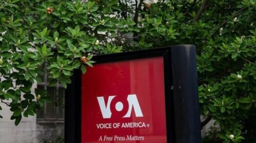 Administrata Trump lëviz për të pushuar nga puna shumicën e gazetarëve të Zërit të Amerikës