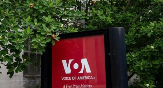 Administrata Trump lëviz për të pushuar nga puna shumicën e gazetarëve të Zërit të Amerikës