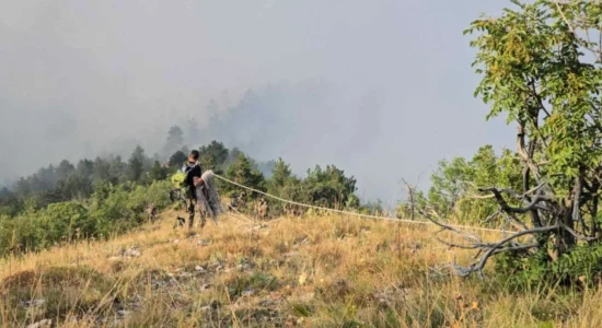 “Jaseni” ende po digjet, po punohet për një rrip të ri për lokalizimin e zjarrit