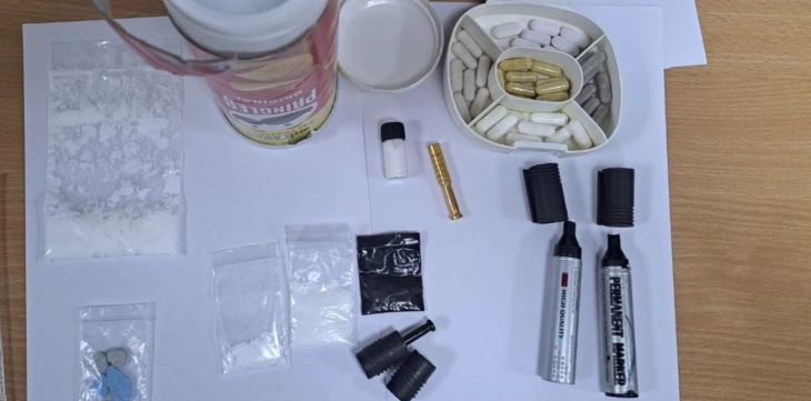 Shtetas të huaj arrestohen në “Tabanocë” për lëndë pluhurore të bardhë dhe tableta