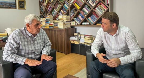 Bujar Osmani takohet me profesor Adnan Ismailin, në fokus kultura e librit dhe mbështetja për arsimin