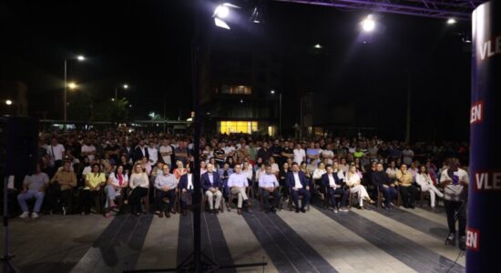 VLEN: Karvani i fitores mbërrin në Saraj, qytetarët përkrahin ndryshimin me Muhamed Elmazin!