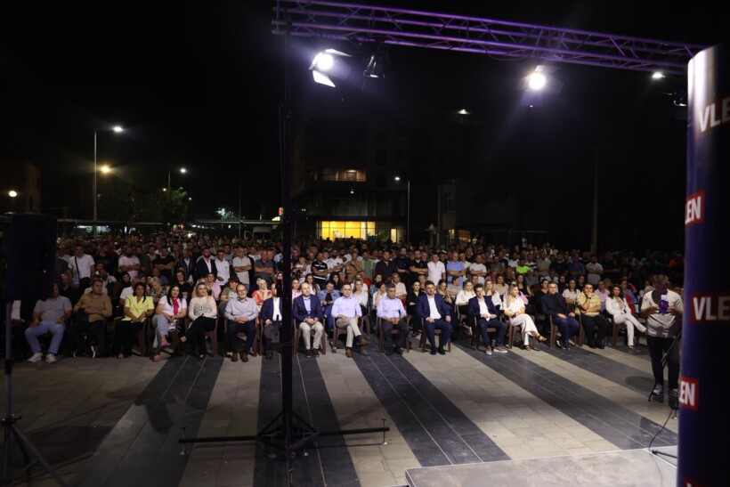 VLEN: Karvani i fitores mbërrin në Saraj, qytetarët përkrahin ndryshimin me Muhamed Elmazin!