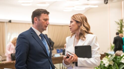 Majlinda Bregu mbështet Bujar Osmanin: Çairi meriton më shumë