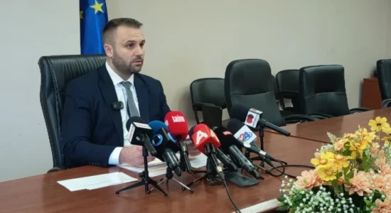 (VIDEO) Ministri i Ekonomisë paralajmëron tregtarët për çmimet
