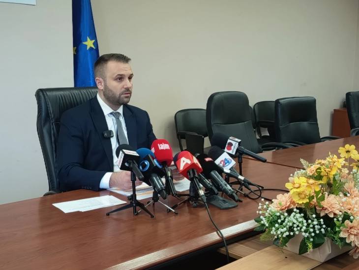 (VIDEO) Ministri i Ekonomisë paralajmëron tregtarët për çmimet