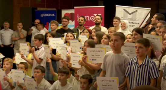 (VIDEO) Mbyllet shkolla verore 2025