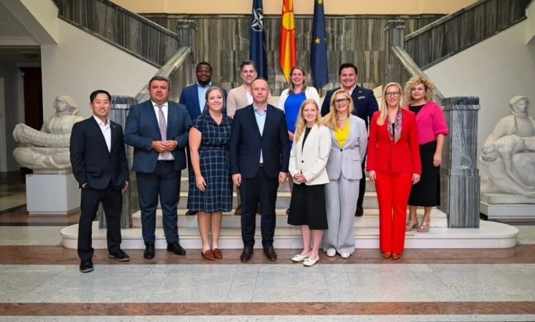 Gashi pret delegacionin e liderëve të rinj politik nga SHBA
