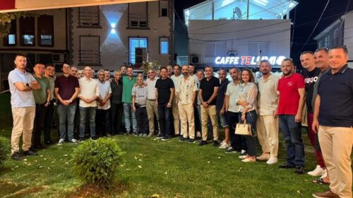 Bajram Rexhepi në bashkëbisedim me banorët e lagjes së vjetër Gam-Gam të Tetovës