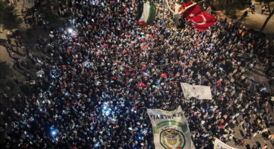 Mijëra qytetarë protestojnë në Stamboll kundër gjenocidit dhe urisë në Gaza