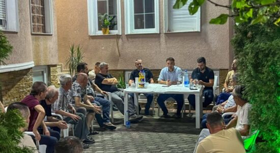 Bujar Osmani në takim me banorët e lagjes Gazibabë të Çairit