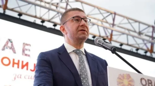 Kryeministri Mickoski për vizitë në KME “Manastir”