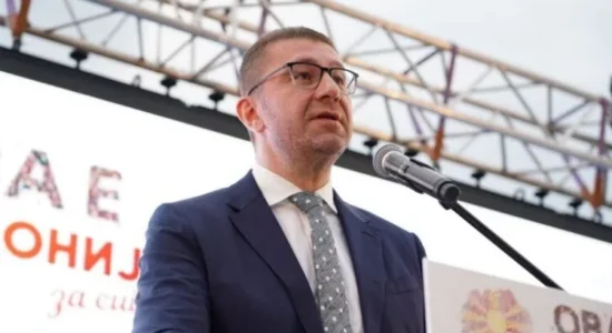 Kryeministri Mickoski për vizitë në KME “Manastir”