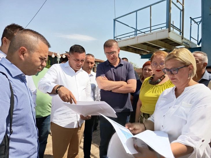 Mickoski: Po rindërtohet tërësisht pishina e qytetit në Kavadar, në vlerë prej 48 milionë denarë