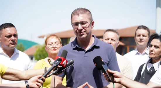 Mickoski për propozimin për deklaratën në Kuvend: Na duhet politikë e qartë dhe luftë të argumenteve, dinakëritë do t’i lëmë në të kaluarën