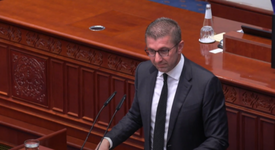 (VIDEO) Mickoski përdor fjalën “kaur” në Kuvend, fjalori i kryeminsitrit përplas partitë shqiptare